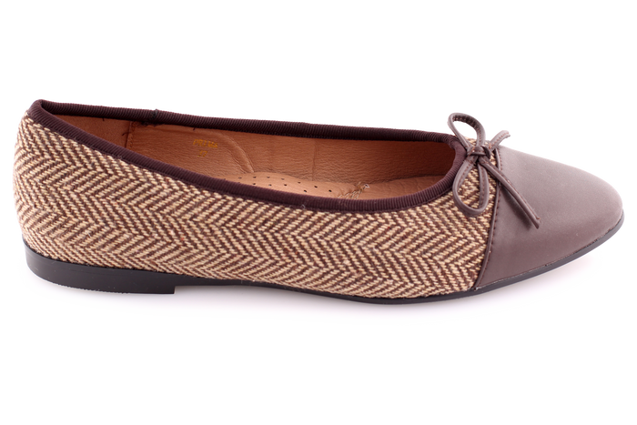 Brown Fabric/Leather / 35